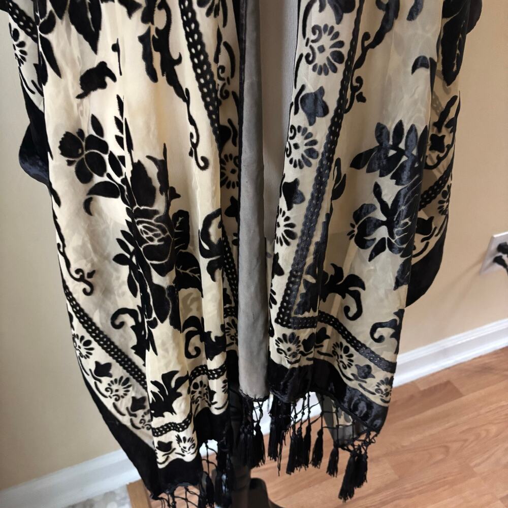 Free People Beige and Black Floral Velvet Kimono - Picture 8 of 11